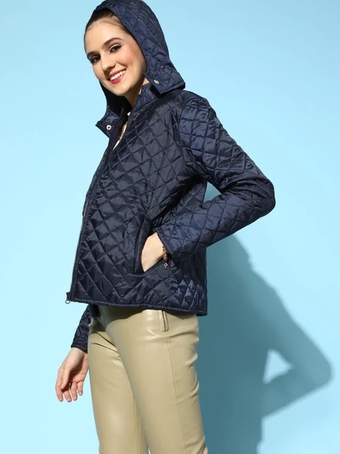 Veste matelassée bleu marine de la marque F&F.