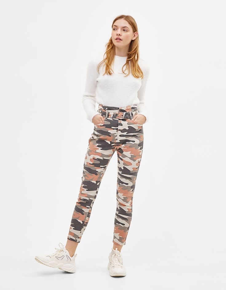 Pantalon camo print Bershka