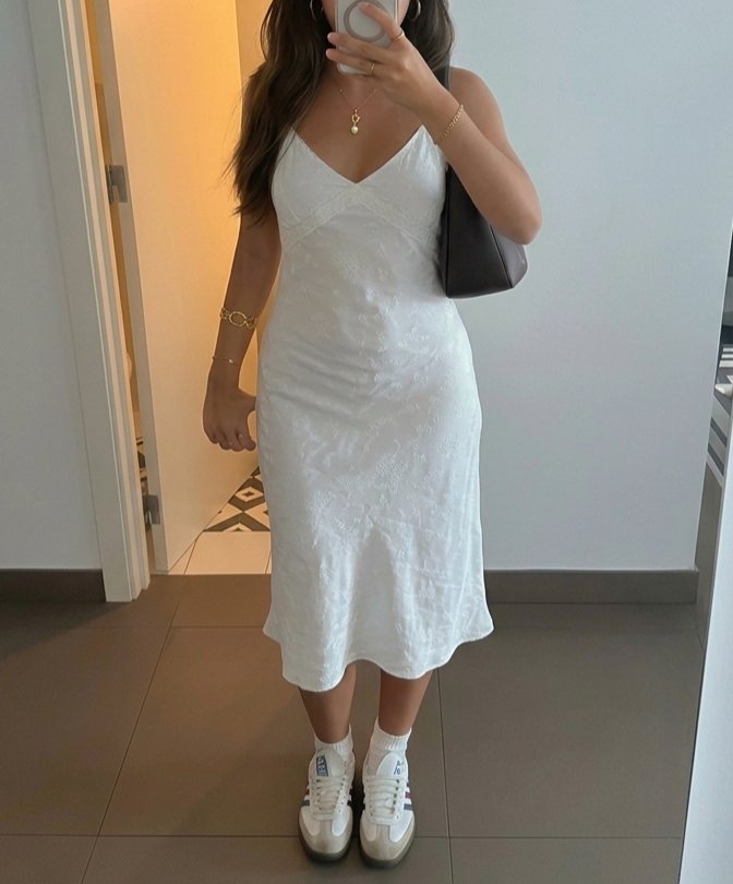 Très belle Robe blanche midi 👗