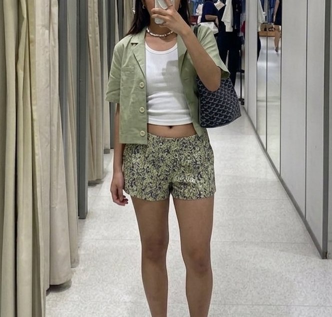 Ensemble H&M : blazer court à manches courtes + short à motifs de feuilles vertes