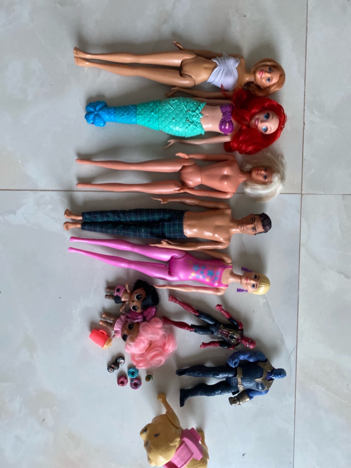 Lot de poupees pour fille 