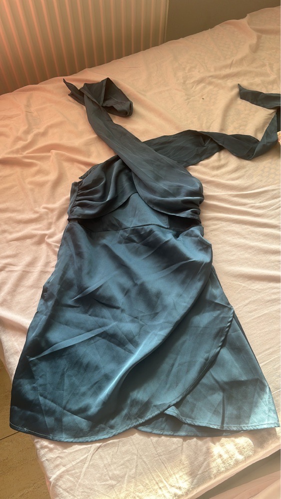 Robe satin courte de la marque Cider
