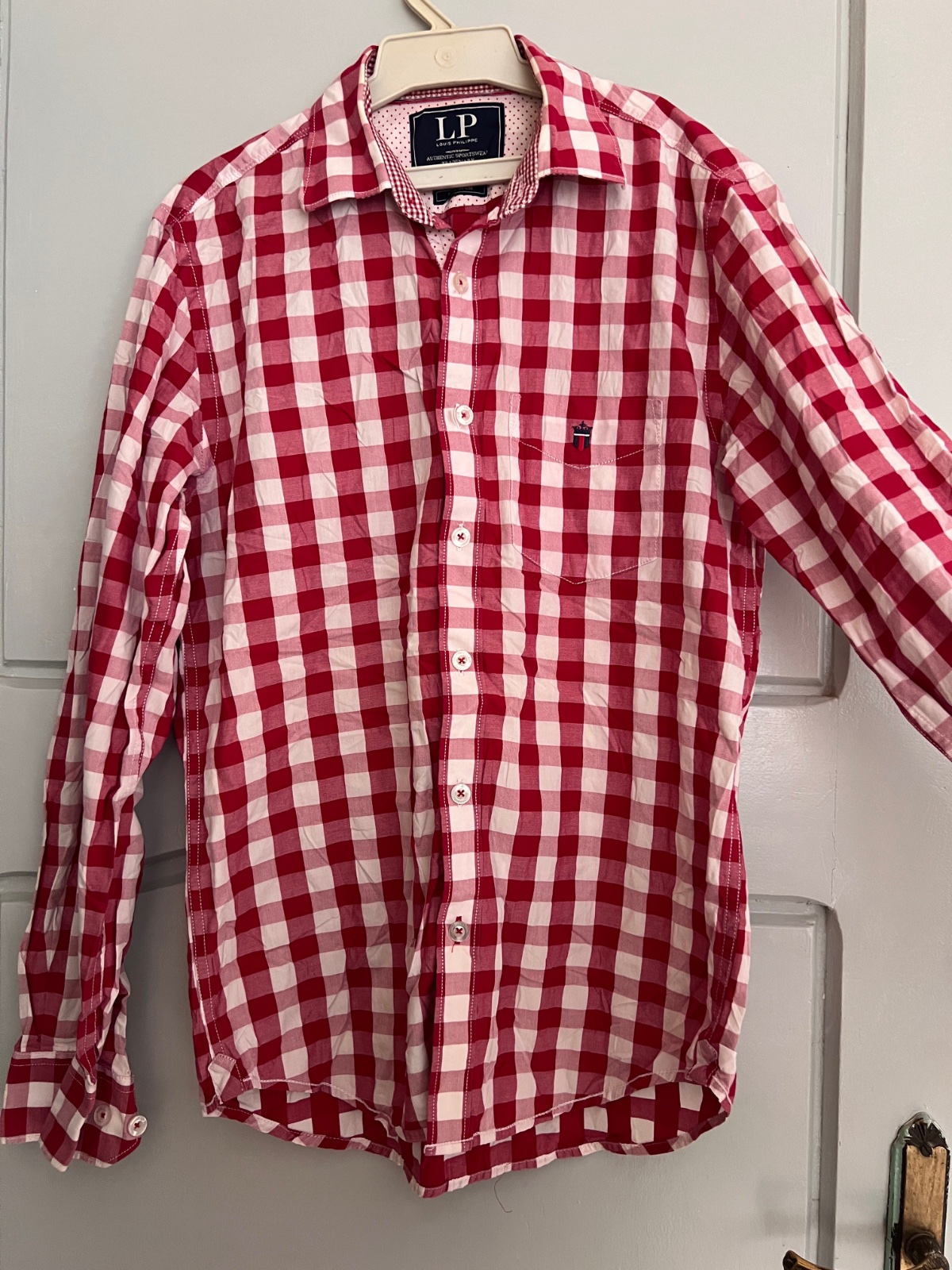 Chemise à carreaux rouge et blanc provenant de la marque Louis Philippe 👔