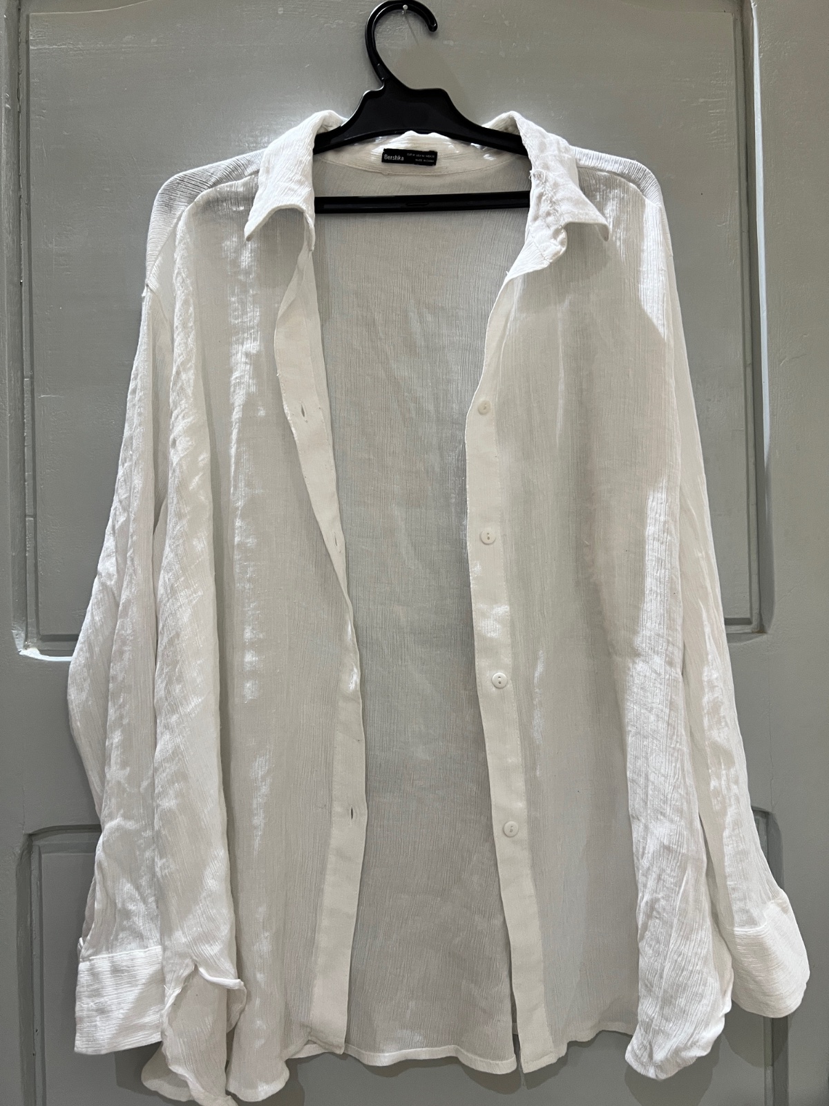 Chemise blanche de la marque Bershka