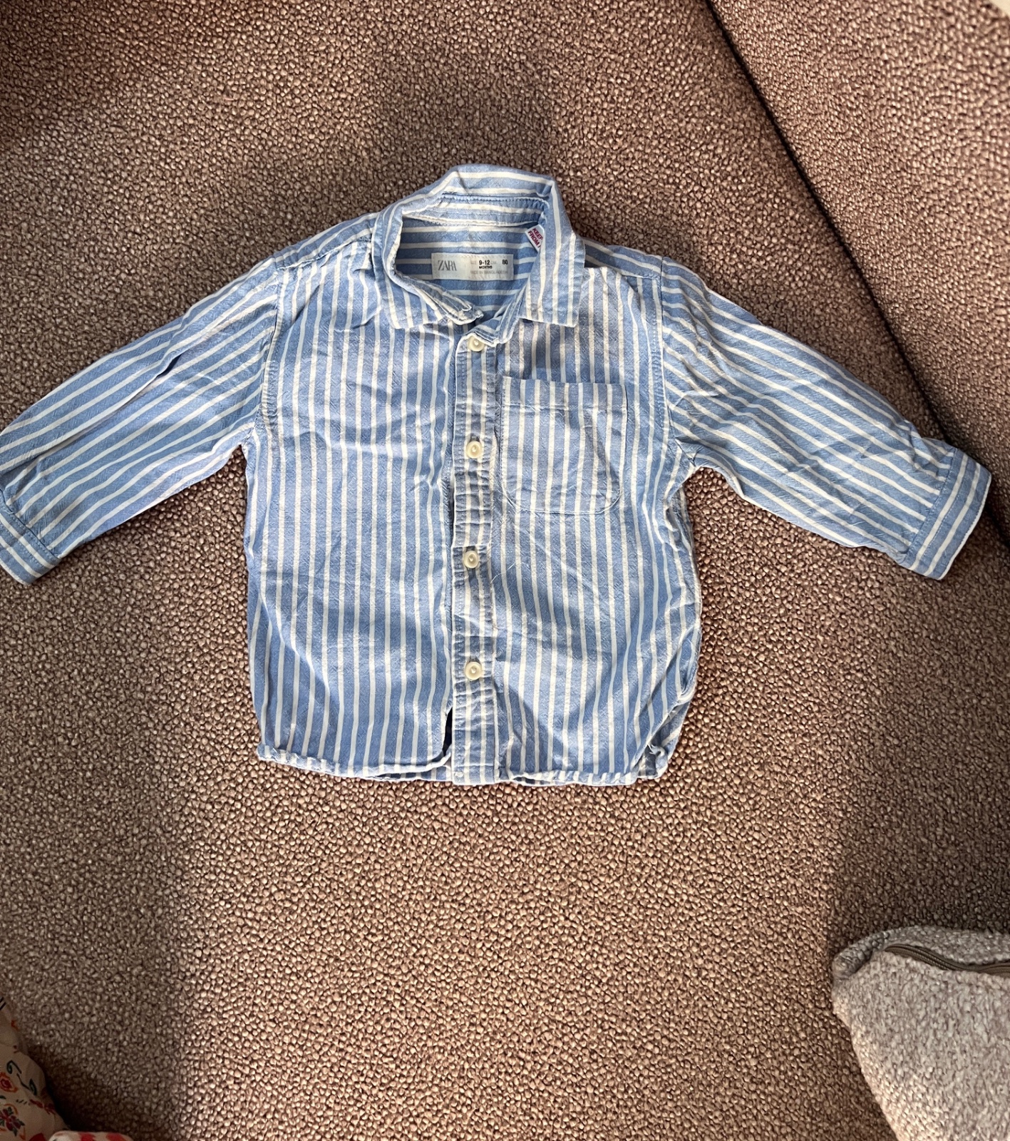 Chemise à rayures bleues et blanches pour bébé de la marque Zara