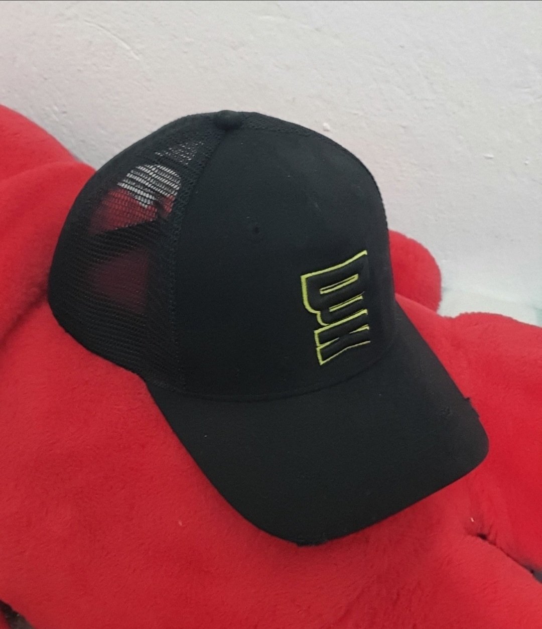 Chapeaux
