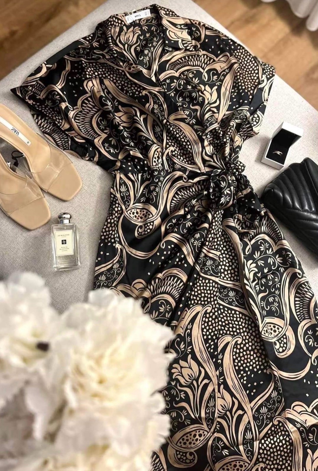 Robe chemise en satin de la marque Mango taille XS/S