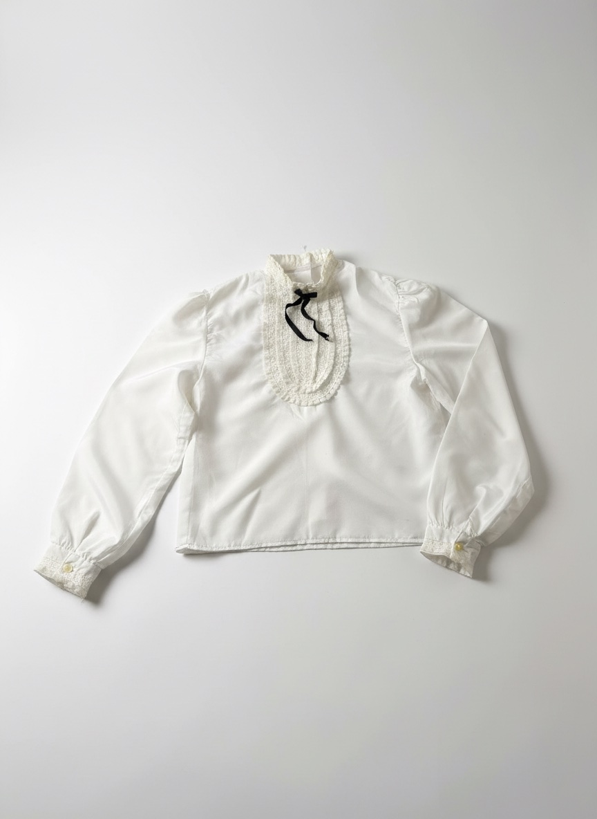 Deux chemises  polyester ou d'un mélange synthétique type satin 