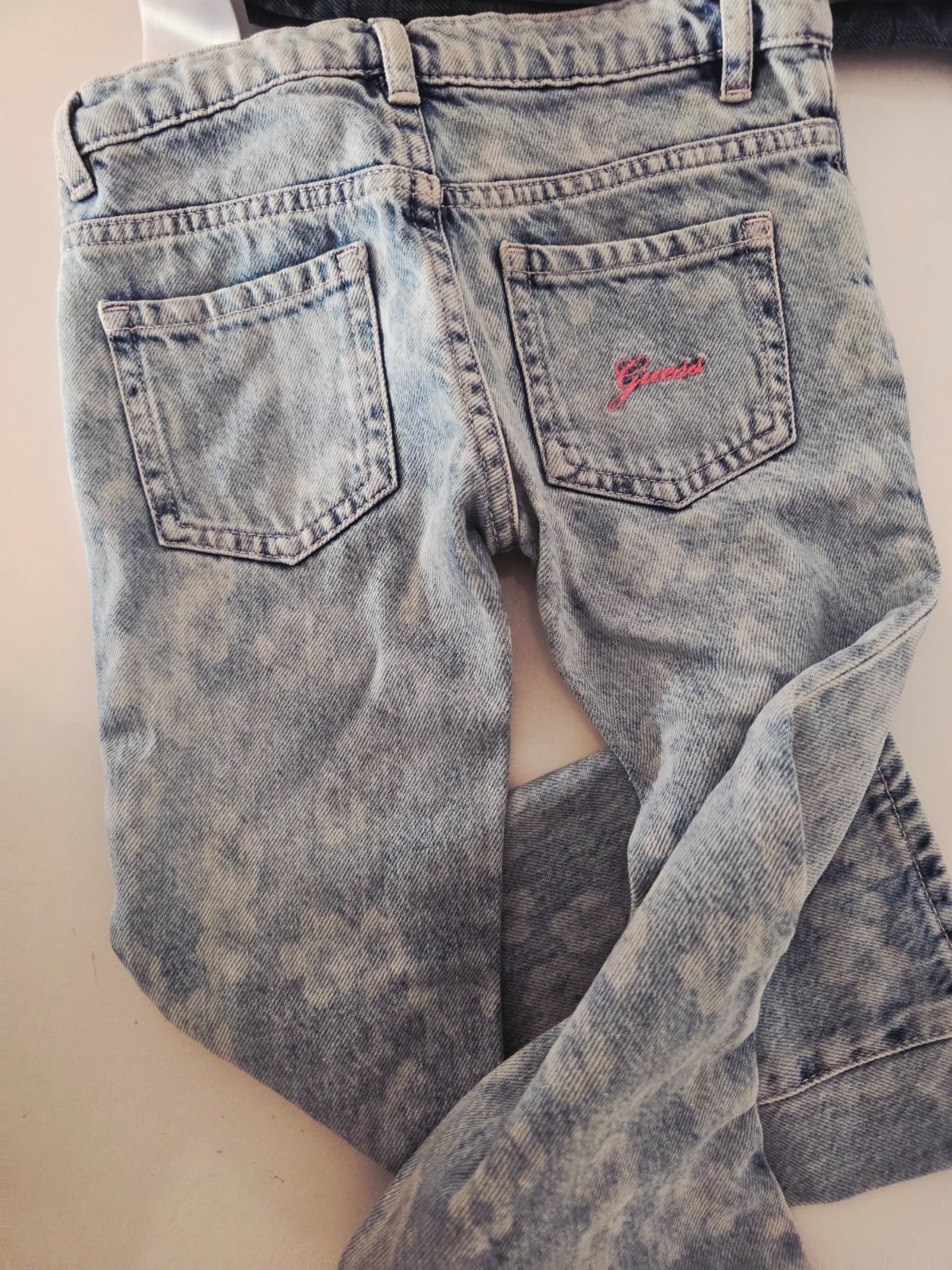 Jeans guess fille 5 ans parfait etat