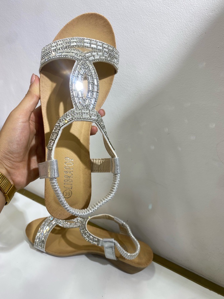 Sandele avec des perles argent brillante importé 🇮🇹