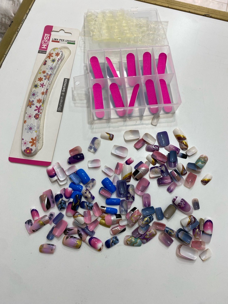 Pack des faux ongles (10 mini limes+ 9 modeles ongles)+ 2 grands liles cadeaux 🎁importé 🇮🇹