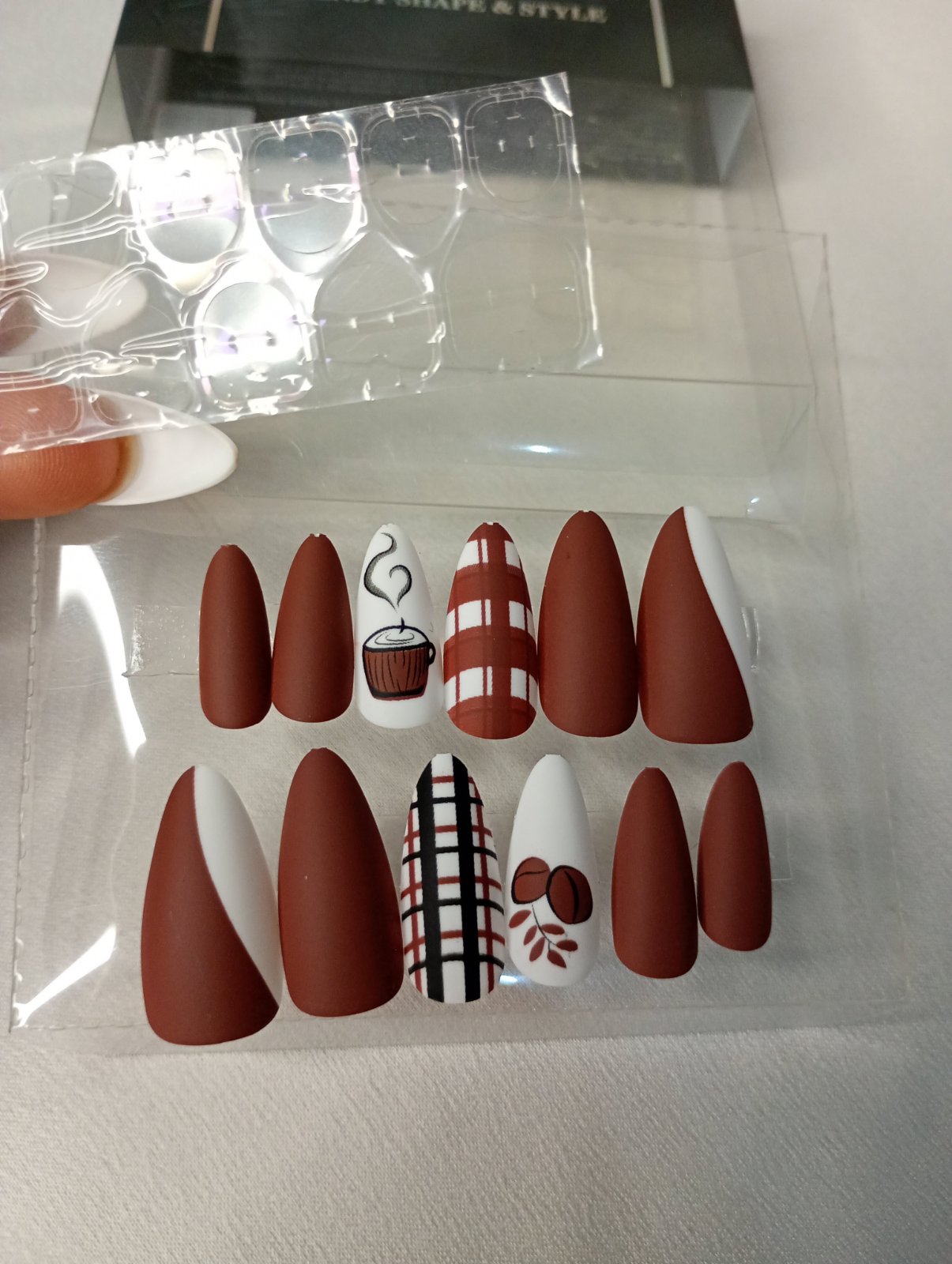 Faux ongles 💅 thème café ☕ ( 12 pièces+son cola) importé 🇫🇷