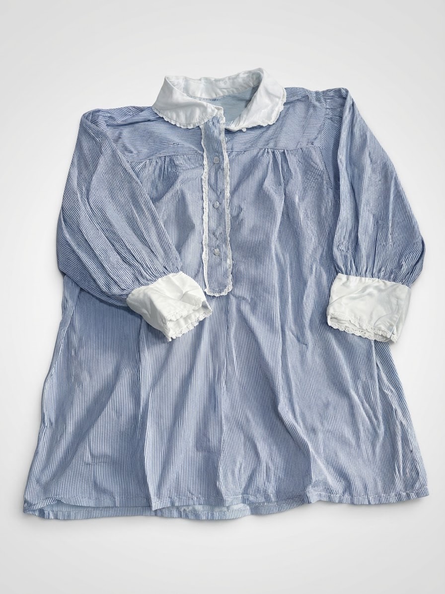 Une blouse ample à rayures verticales bleues et blanches 🤍🩵