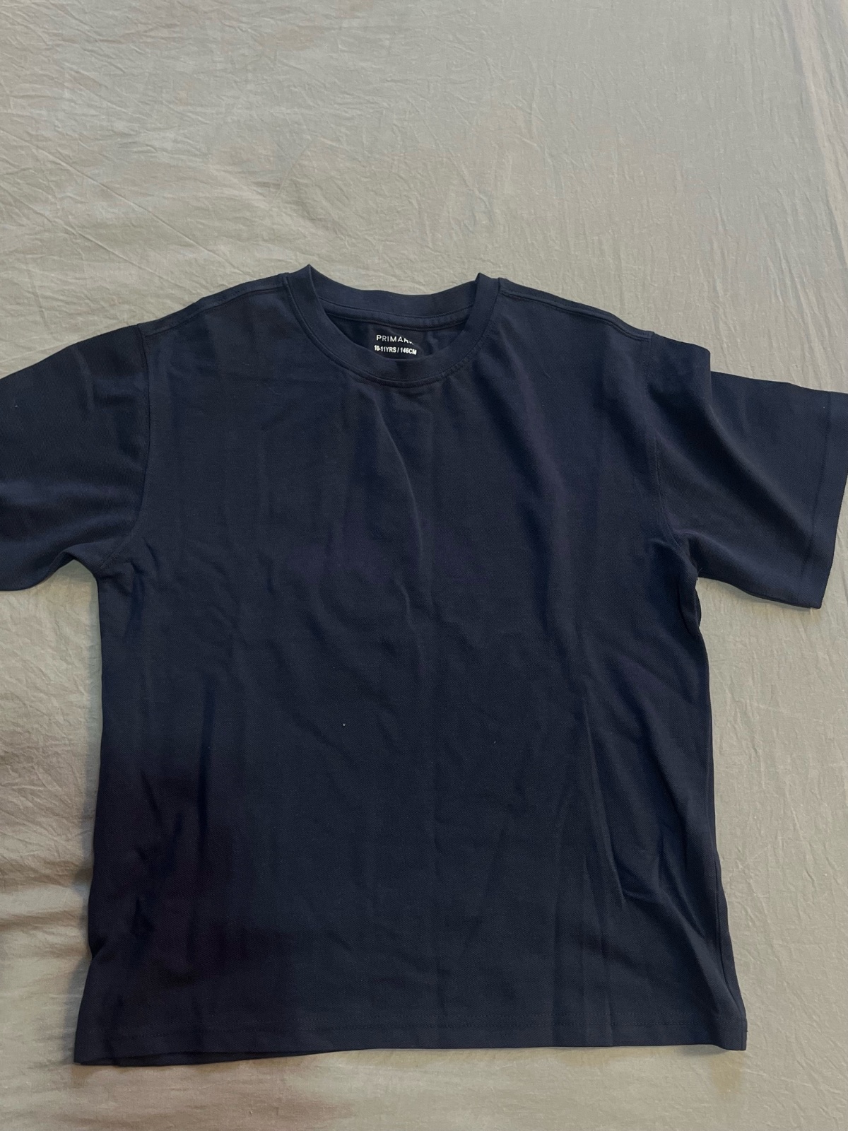 Deux t-shirt  bleu marine et noire 