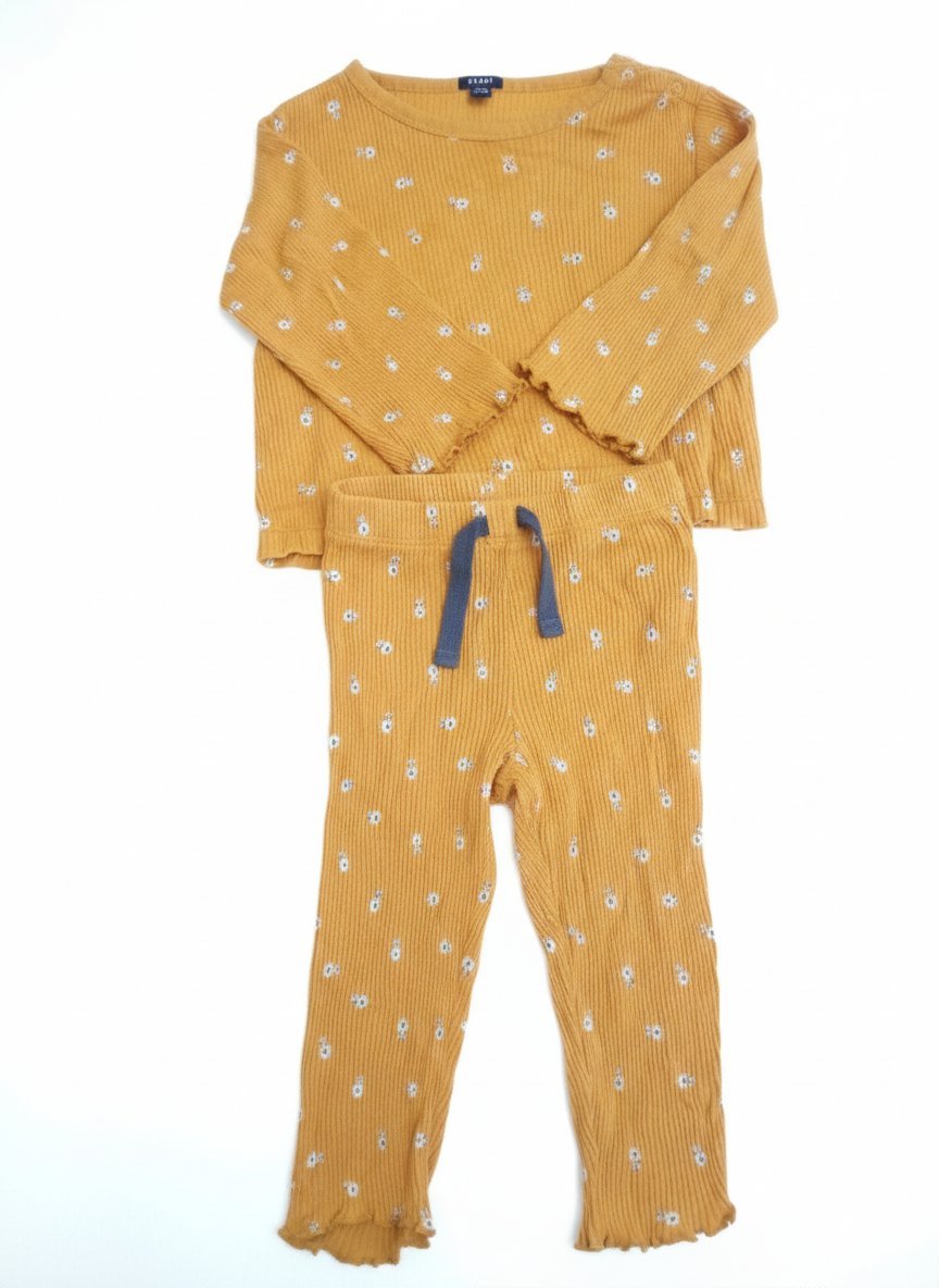 Je vends pyjama pour bebe fille 24 mois état neuf 