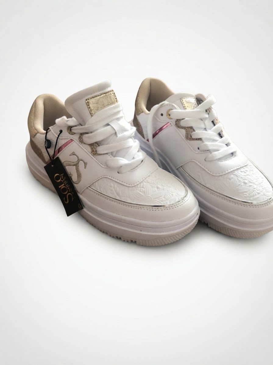 Belle paire de baskets toute neuve de marque Solo Soprano