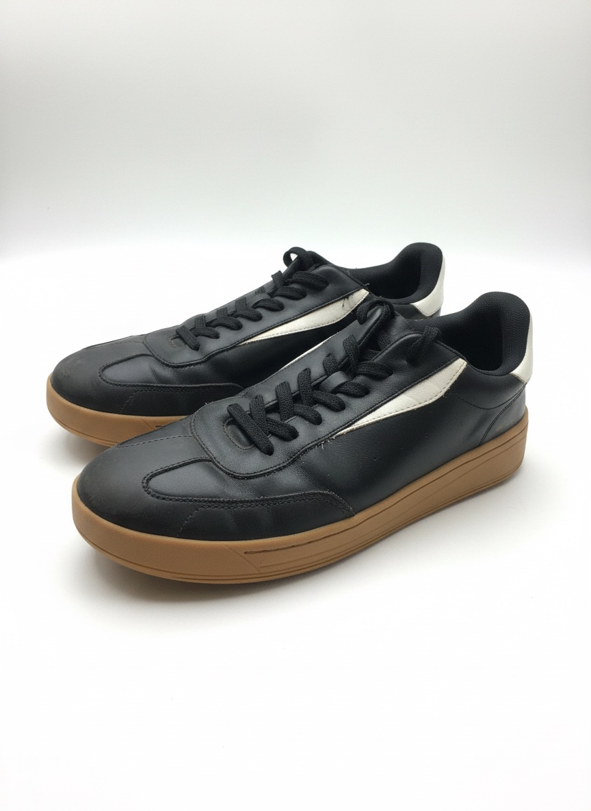 Belle paire de baskets Bershka noire 