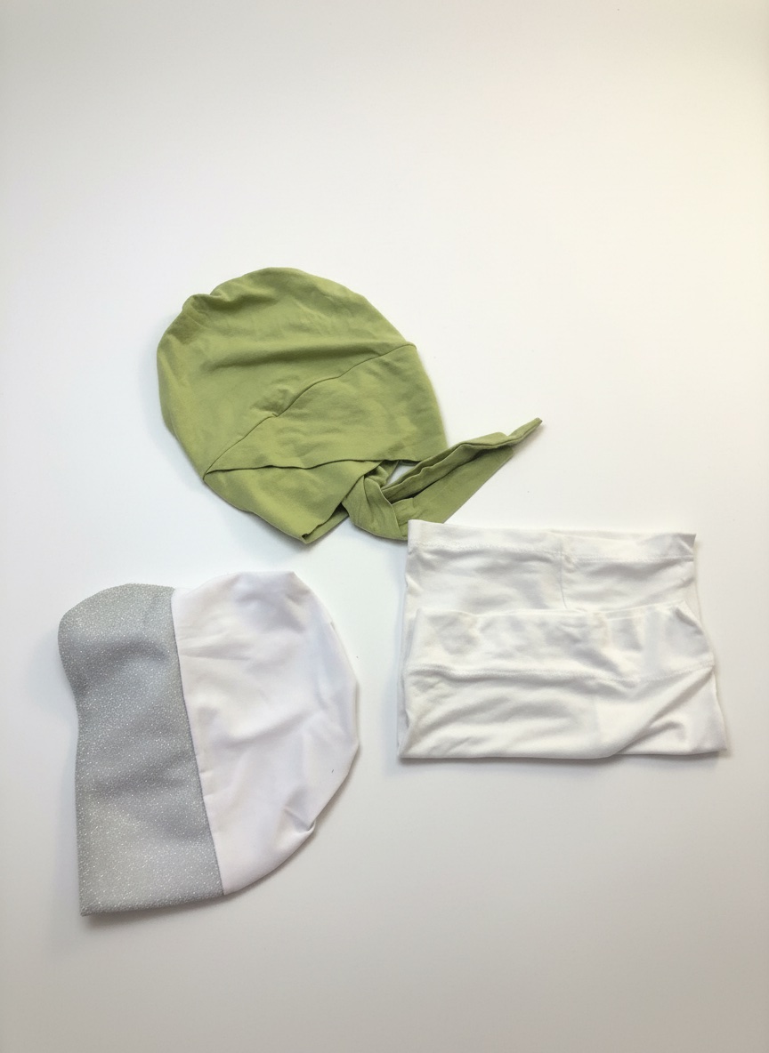 Lot de bonnets tres peu porte's