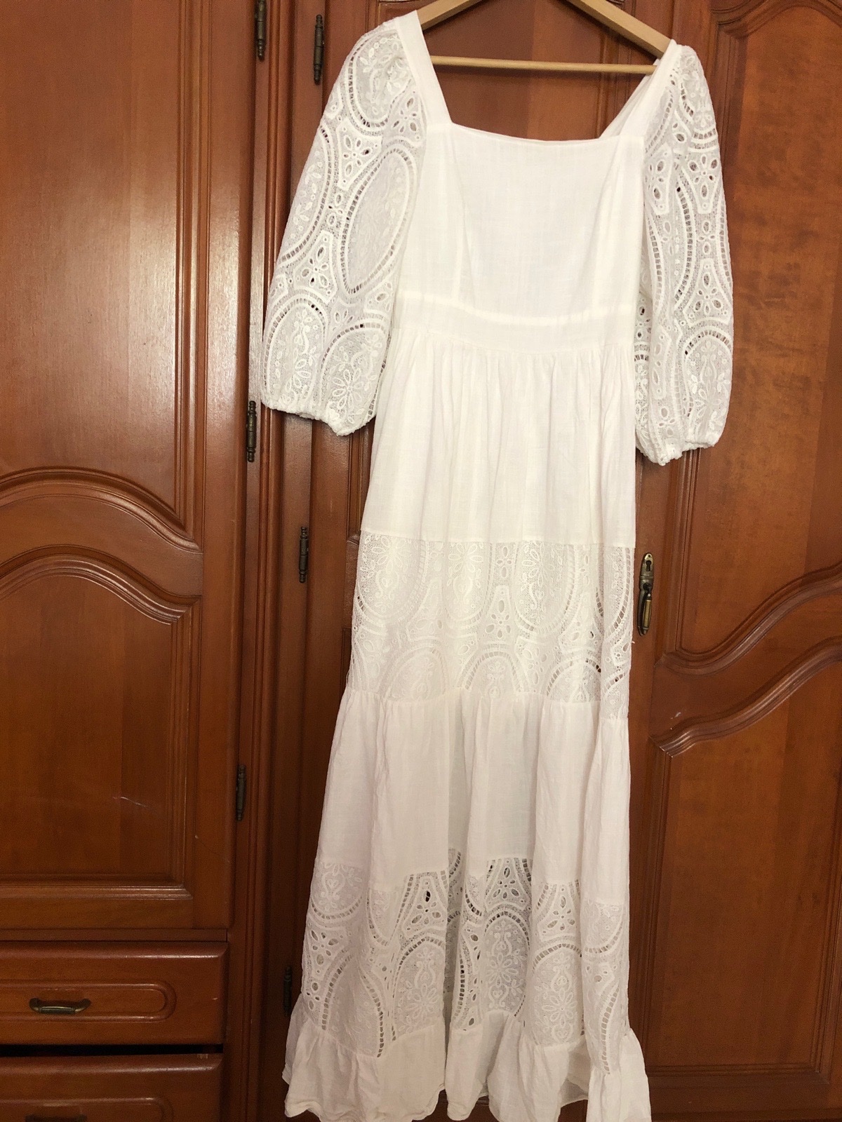 Belle robe blanche 9amraya avec jolie broderie