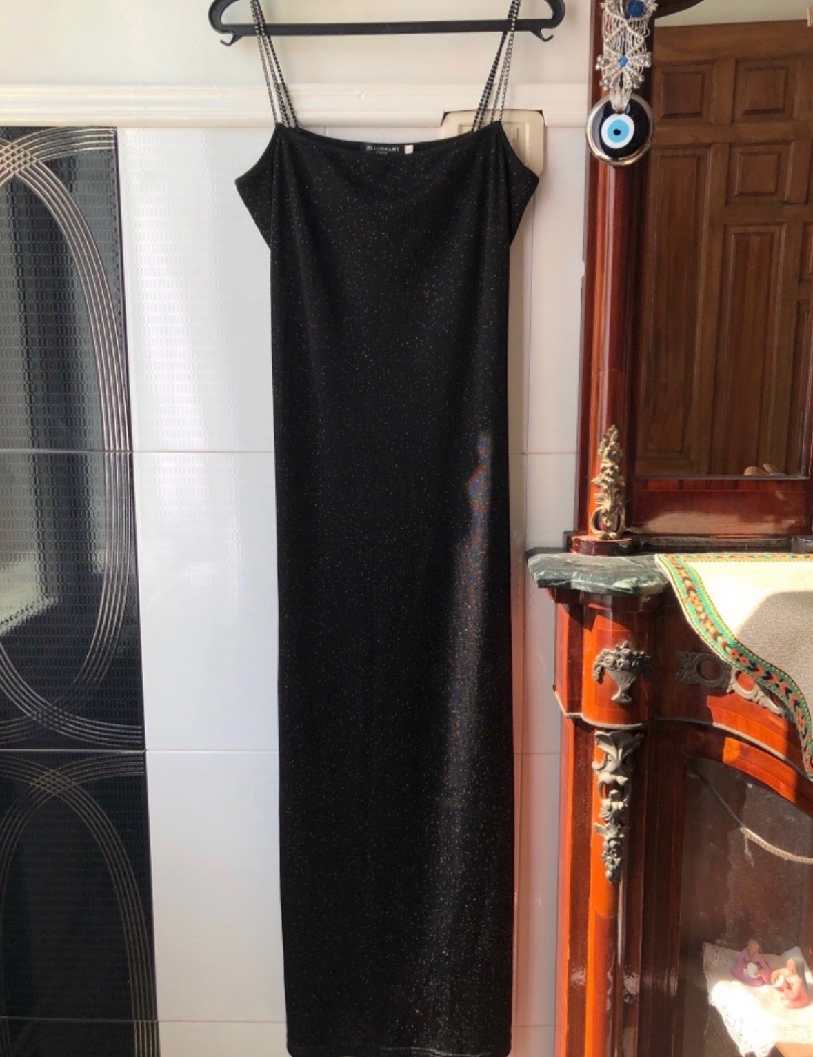 Robe moulante avec bretelles strass