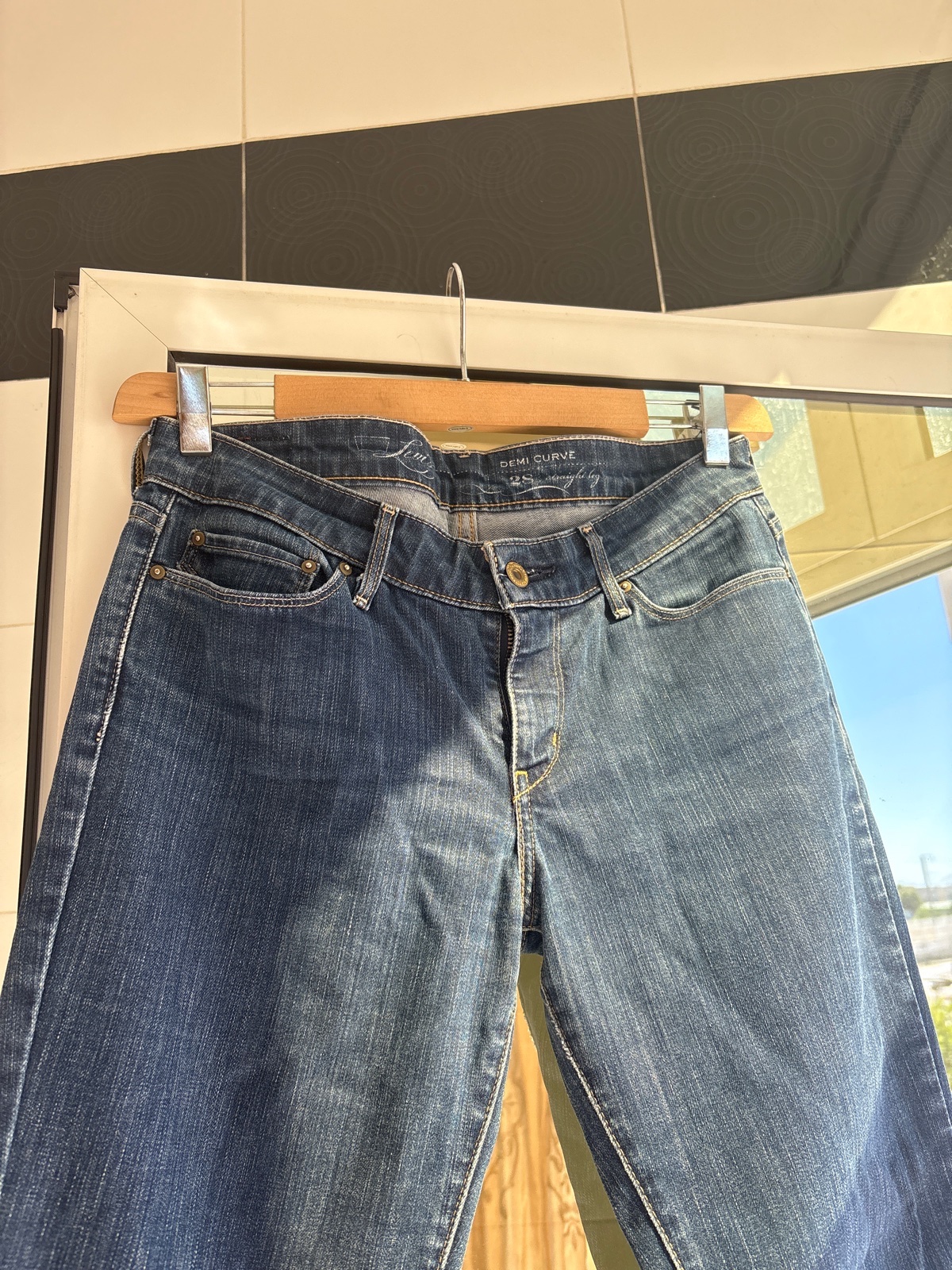 Vintage Levis demi curve jeans