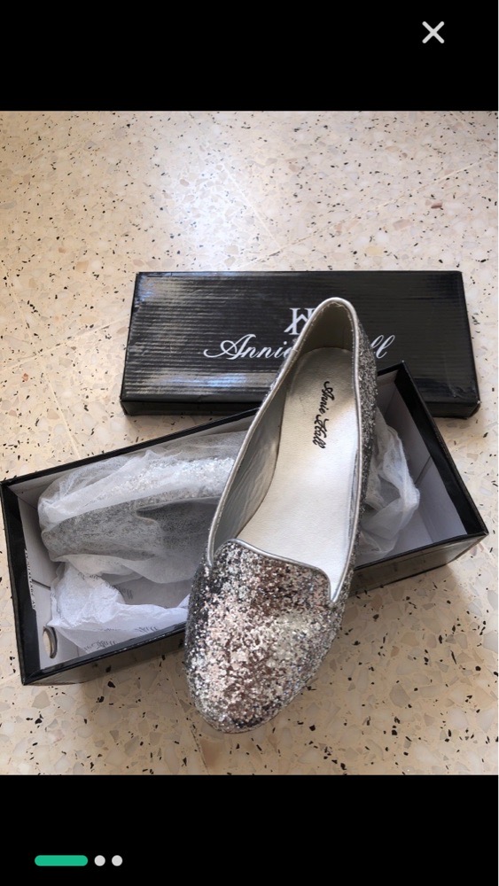 Ballerines en argent neuves avec boite pour petites filles