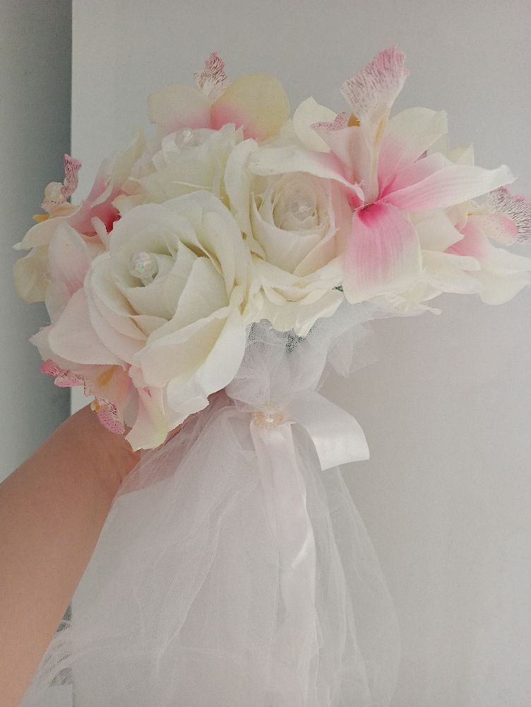 Bouquet de fleurs artificiel avec perles