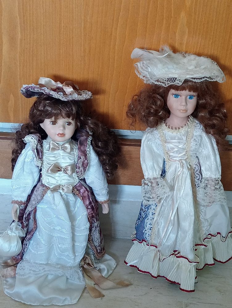 Poupées de collection en porcelaine 