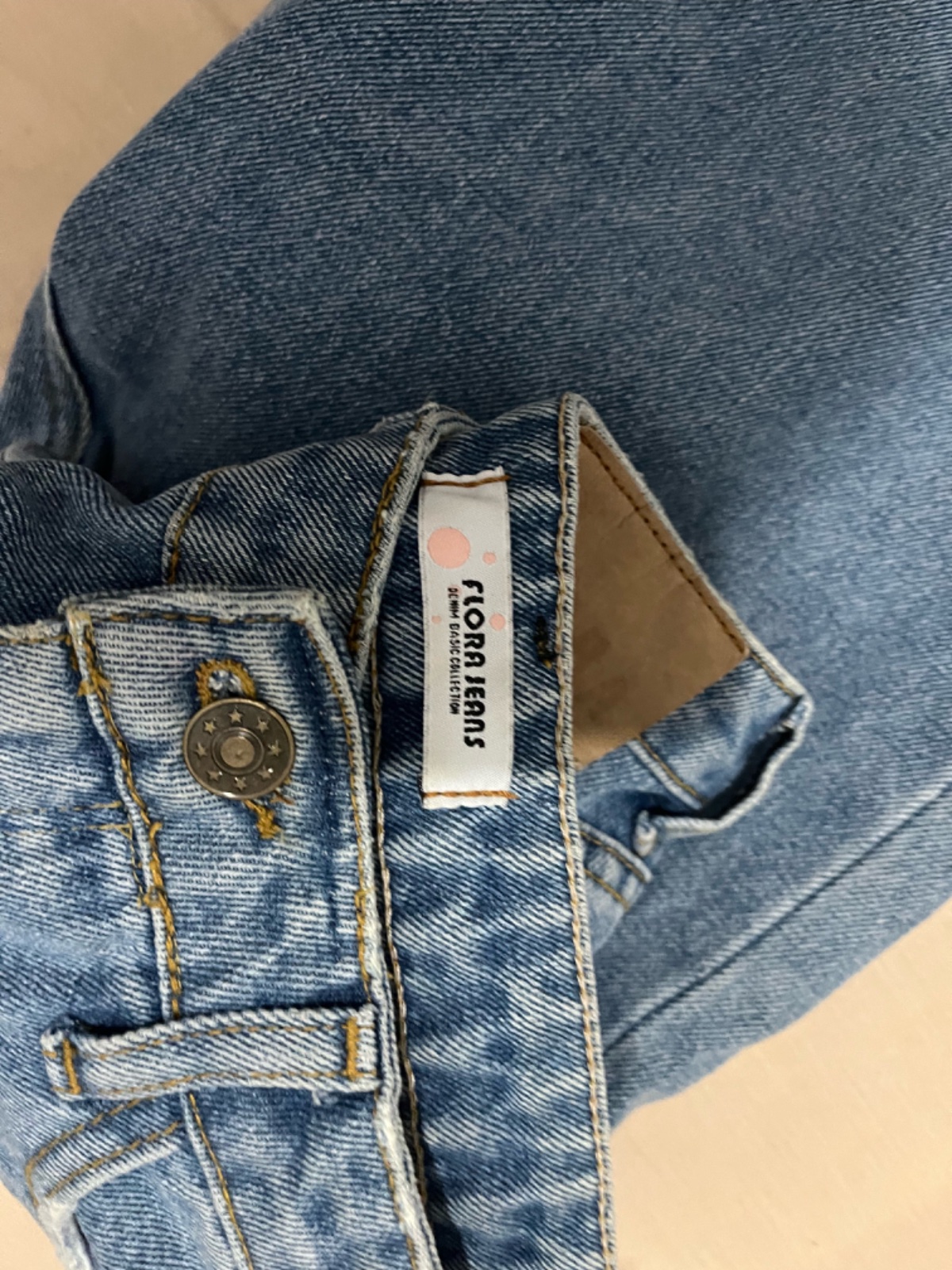 Jean bleu taille 38 mais ylabes 34 36 coupe mteeou sghira 