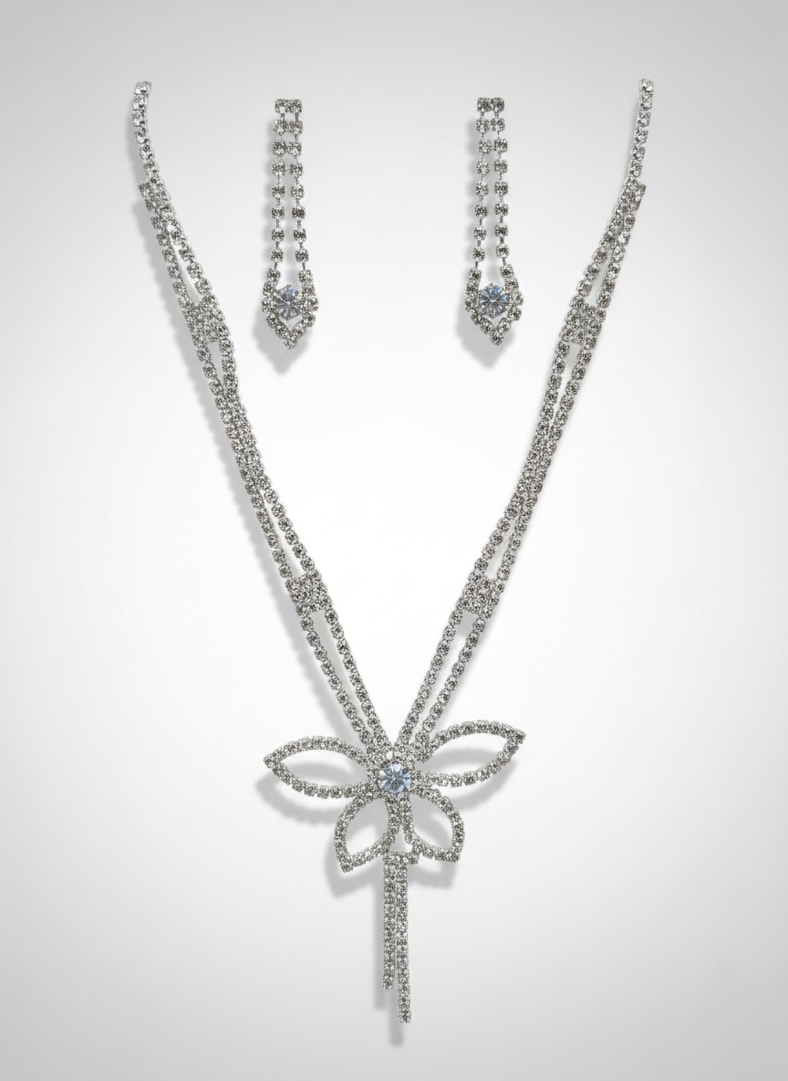 Très bel ensemble de bijoux comprenant un collier géométrique en forme de V et sa paire de boucles d'oreilles pendantes assorties.