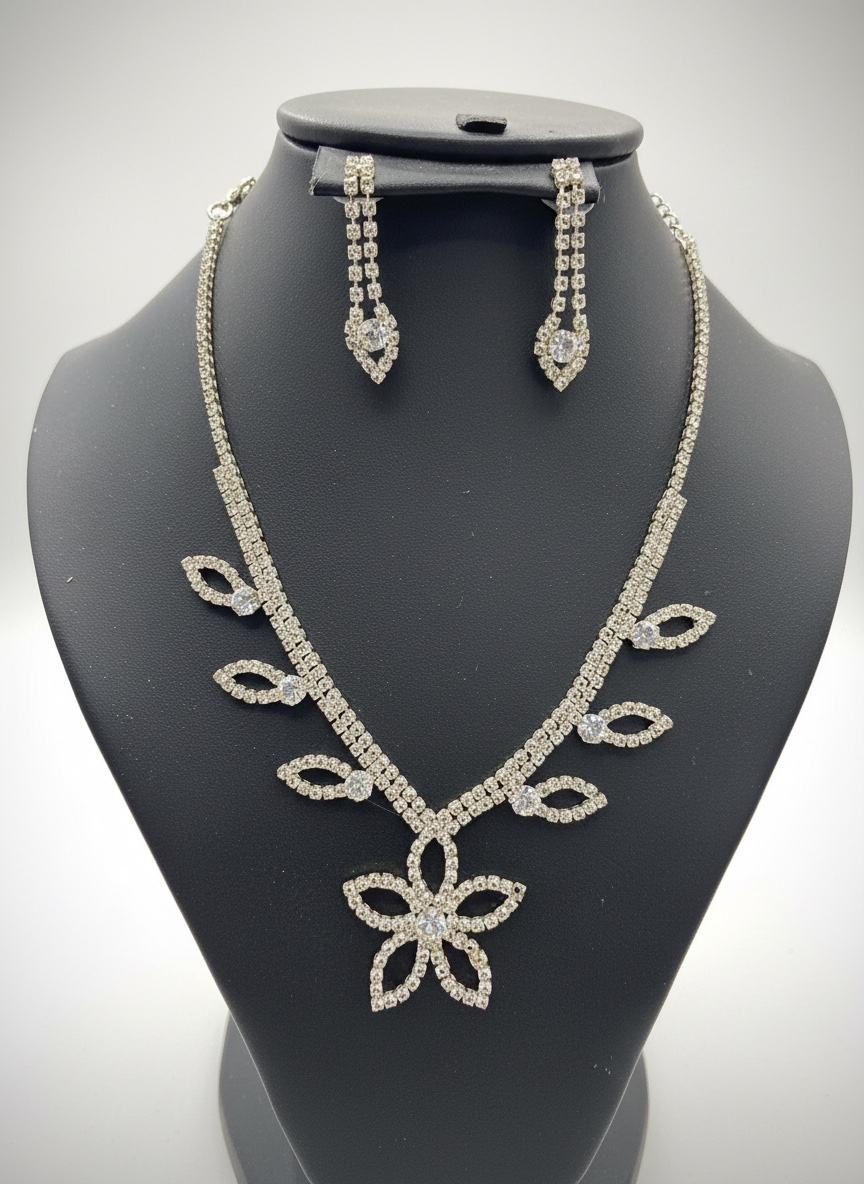 Parure Collier et Boucles d'Oreilles Strass Argentés
