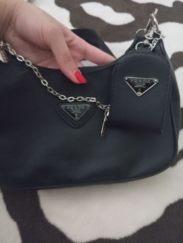 sac PRADA disponible en 2 couleurs 