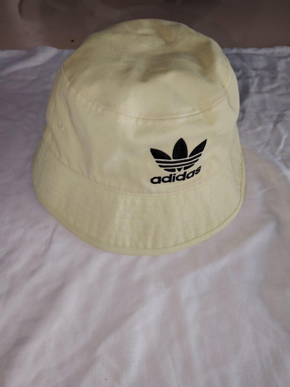 Chapeau bob adidas