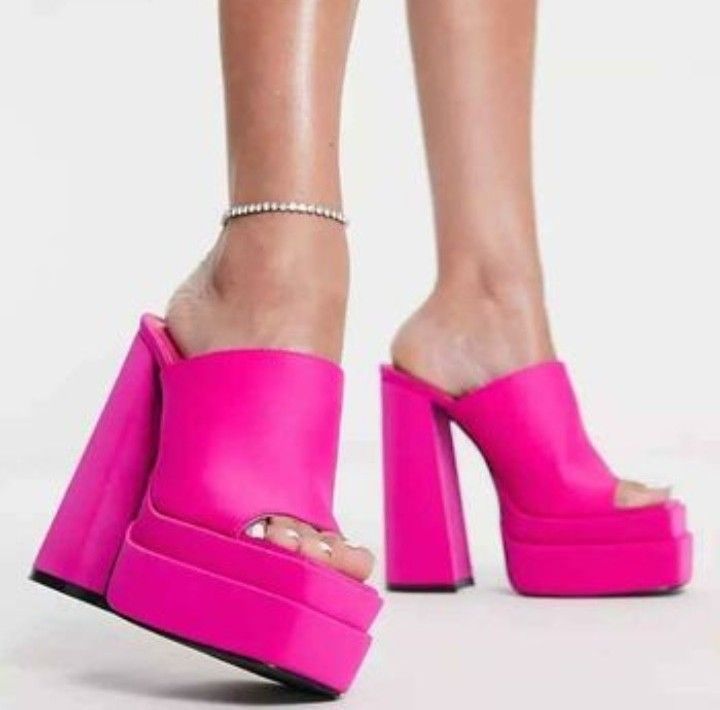 une très belle paire de mule à plateforme sexy