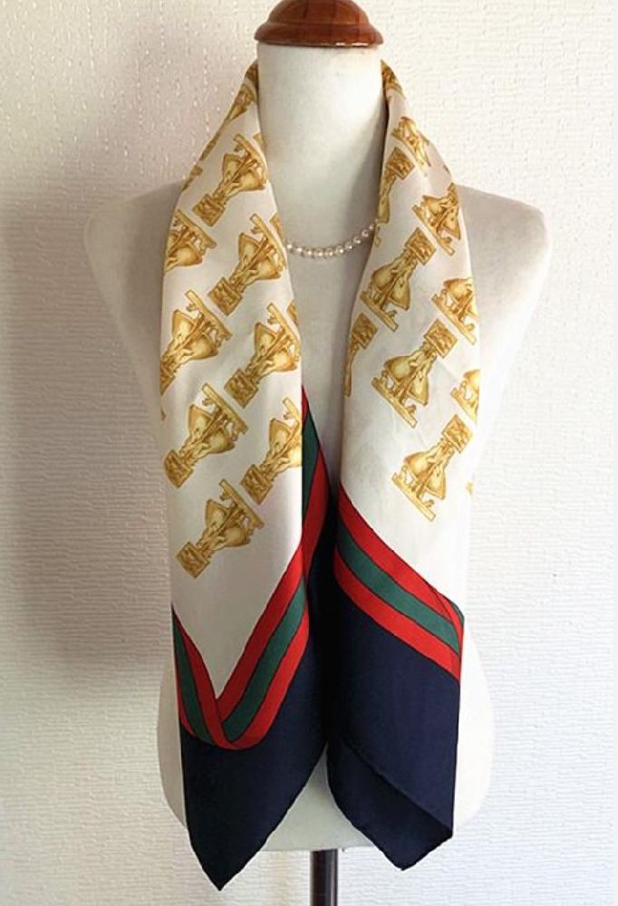 Silk skarf | Shelter Under A Burberrys.Vintage 90s