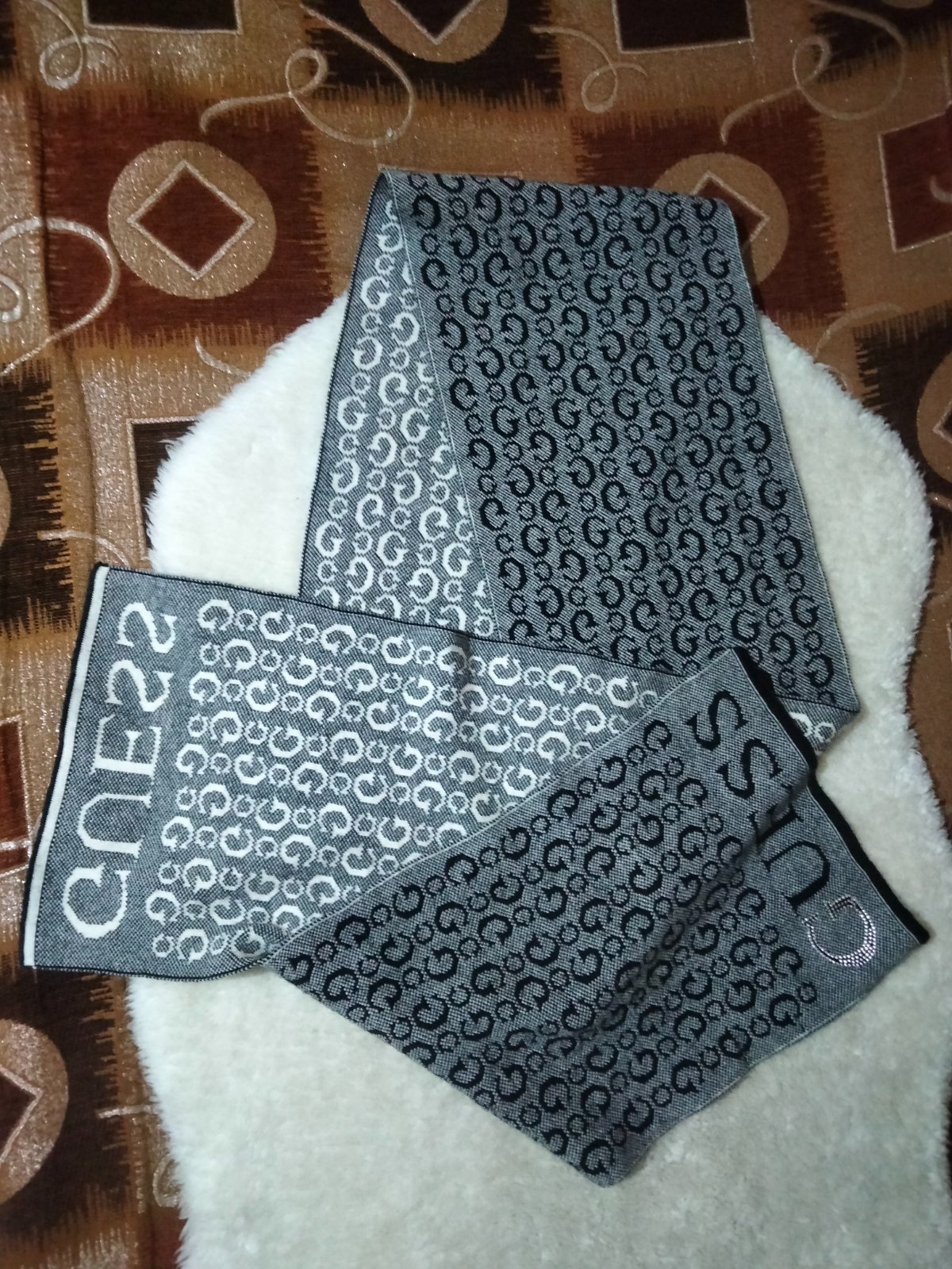 GUESS | ÉCHARPE GUESS MONOGRAMME AUTHENTIQUE EN LAINE MÉLANGÉE AUTHENQTIQUE