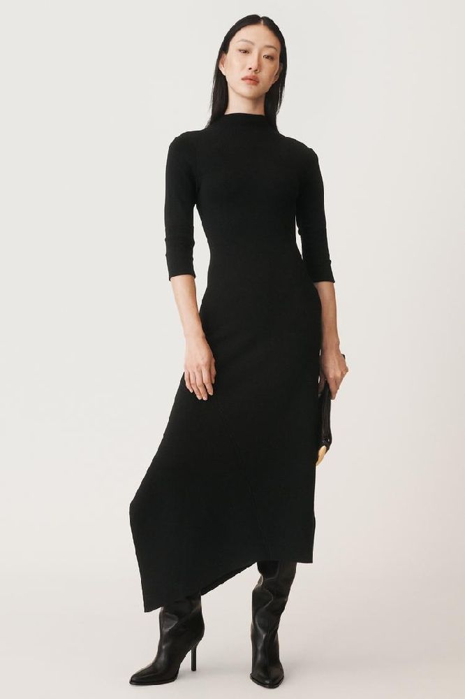 ZARA NOUVELLE COLLECTION AUTOMNE / HIVER 2026| ROBE À BAS ASYMÉTRIQUE AVEC MANCHES LONGUES ET COL MONTANT CONTENANT DE LA LAINE 