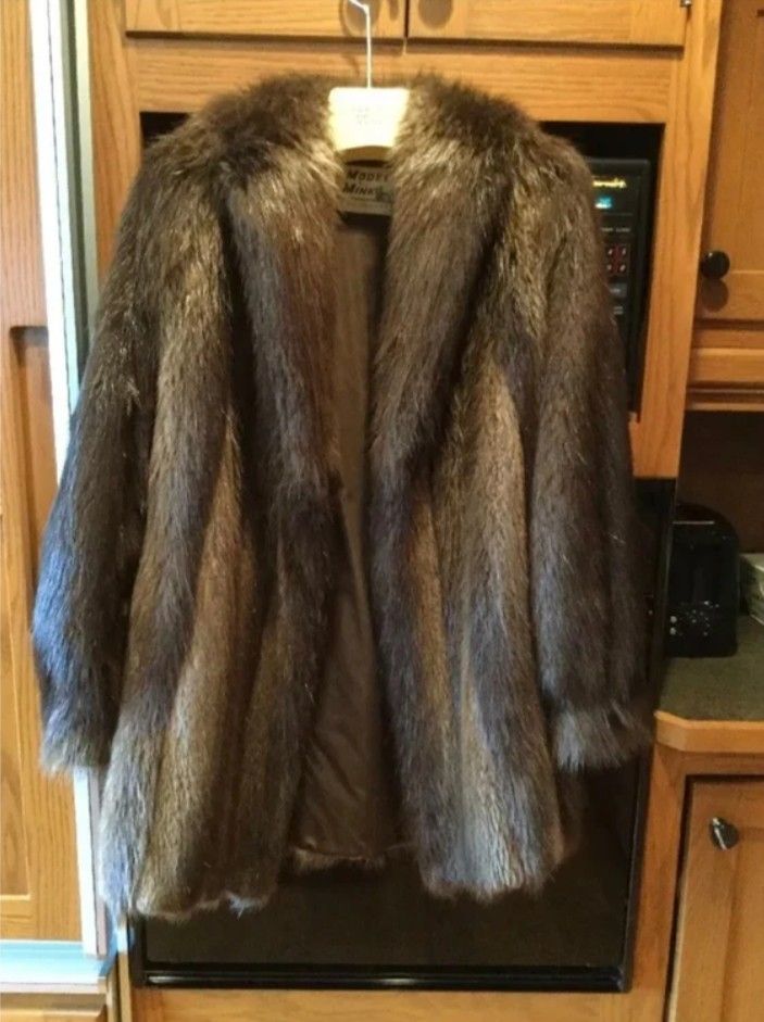 Manteau fourrure très chic 