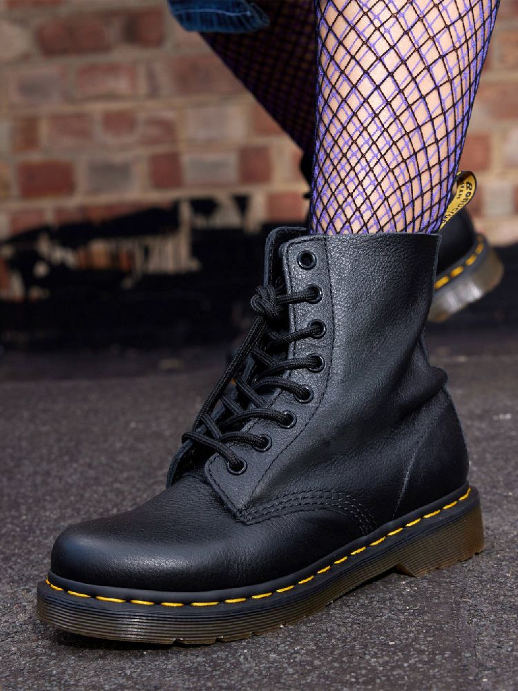Dr. Martens AUTHENTIQUE| DOC MARTENS 1460 ICONIC SMOOTH LEATHER BLACK BOOTS 