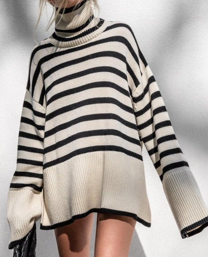 PULL À COL ROULÉ À RAYURES COULEUR IVOIRE /NOIR OVERSIZE