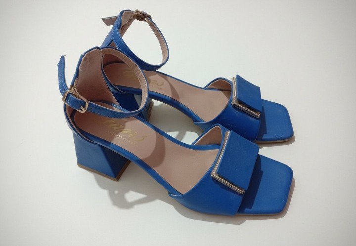 Sandales à talons bleues élégantes femme