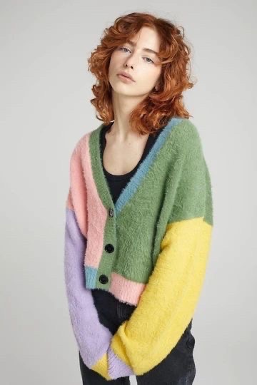 Une gilet multicolore trendy