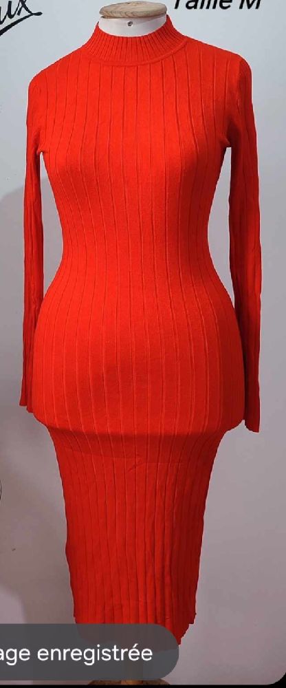 Robe rouge état neuf taille M