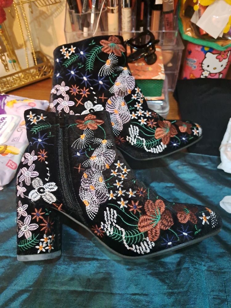 Bottines en velour brodé 37/38