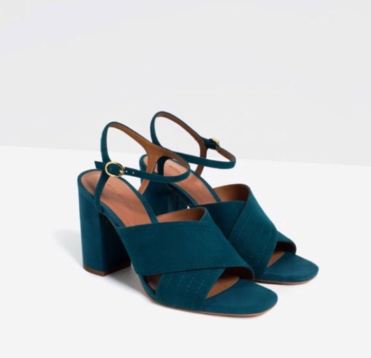 Sandales en bleu zara pointure 37 état neuf 