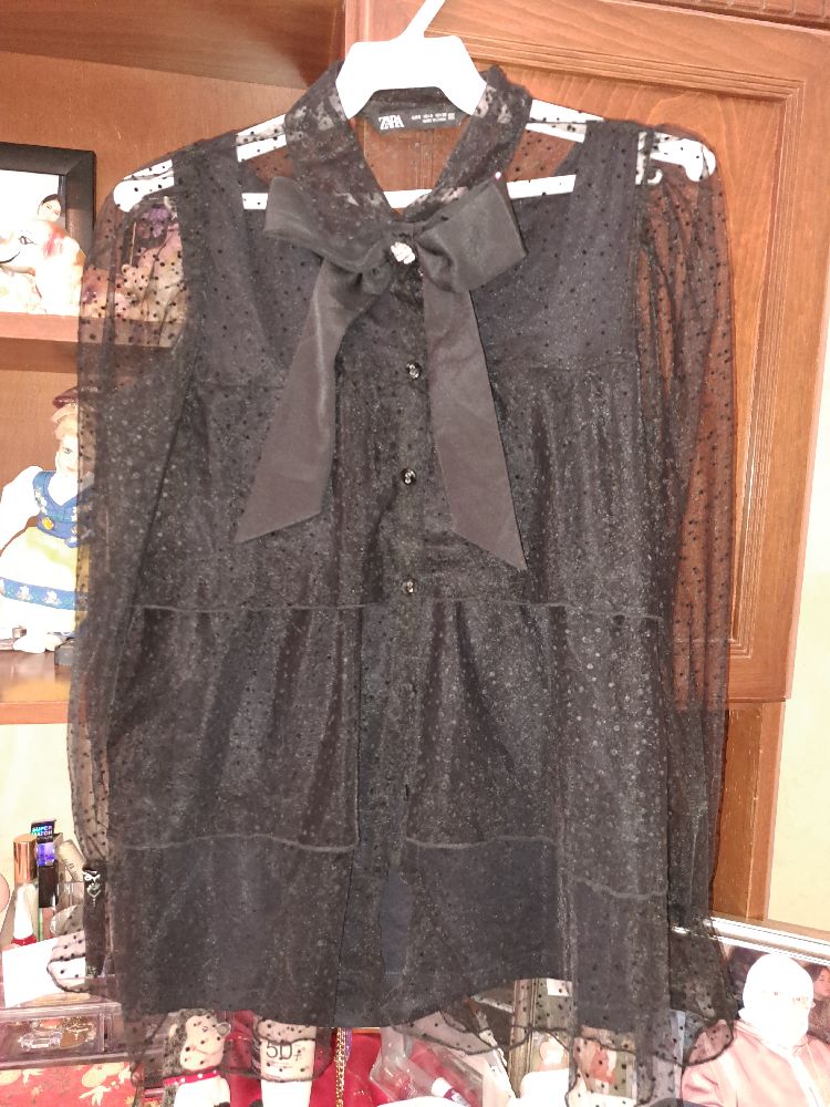 Chemise en tules avec des points en velour zara M/L