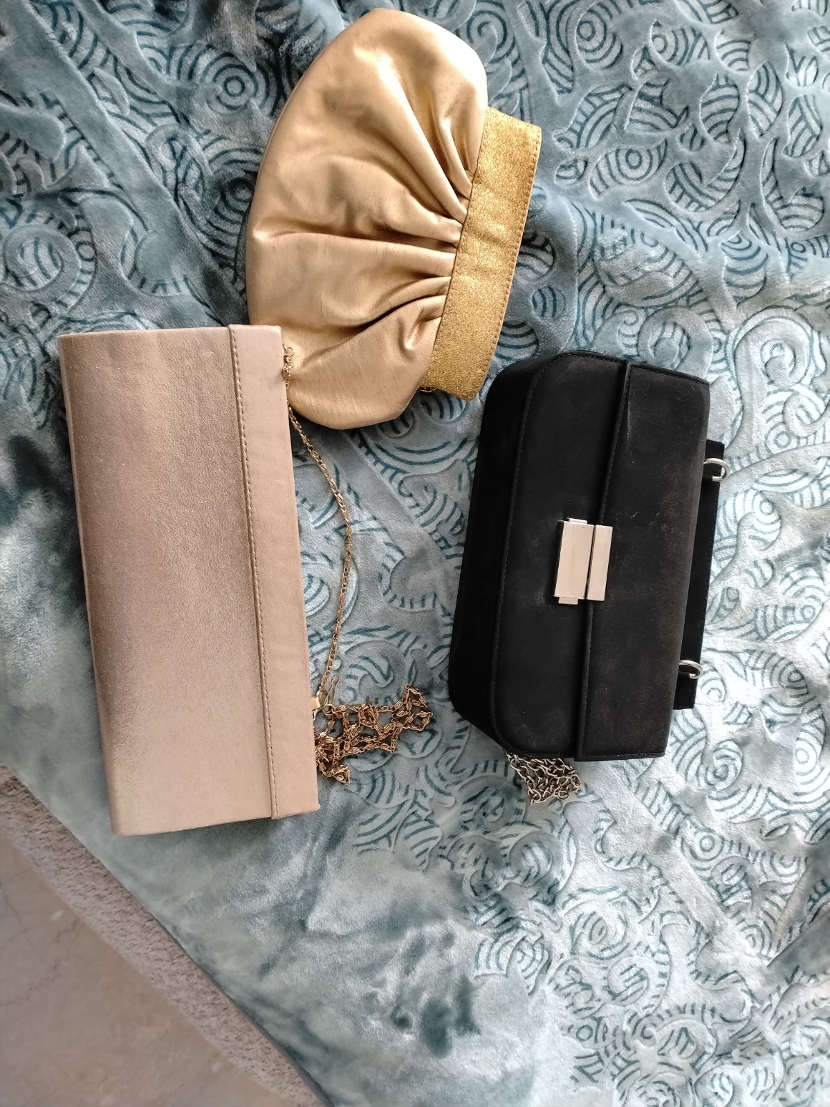 Les  trois sac  a 20 dinars