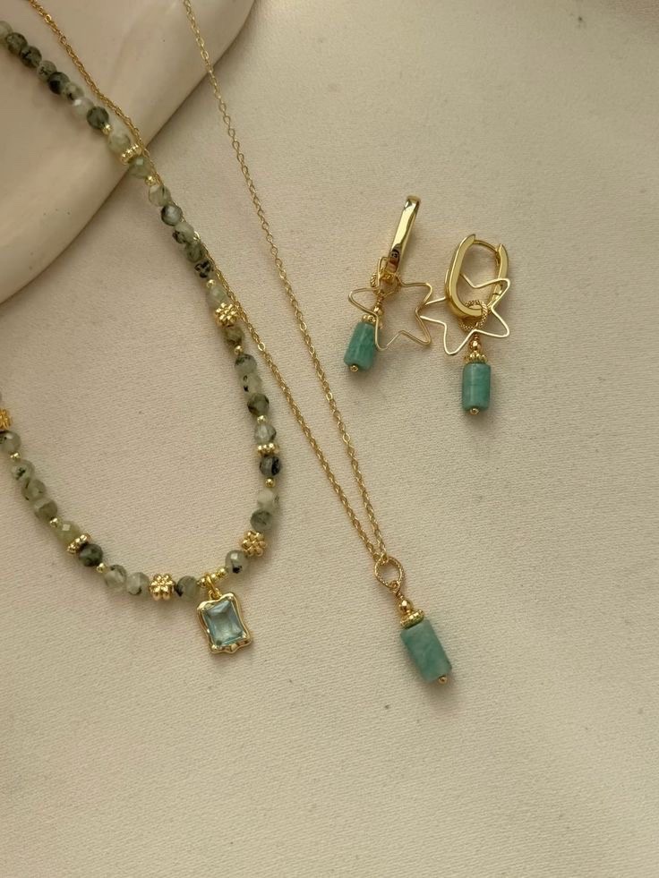 Lot de bijoux