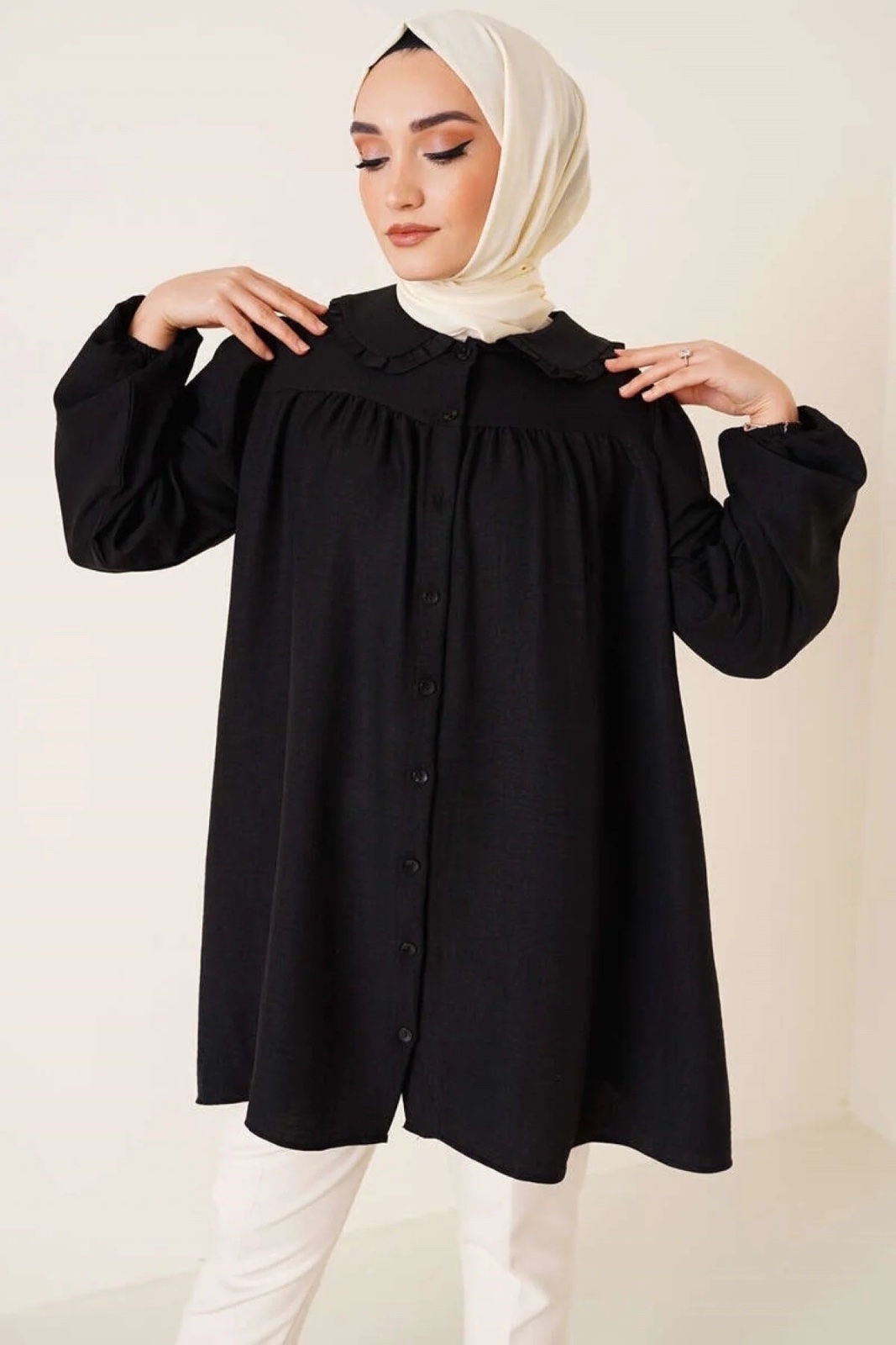 Tunique Noire Fluide à Col Claudine Volanté 🖤