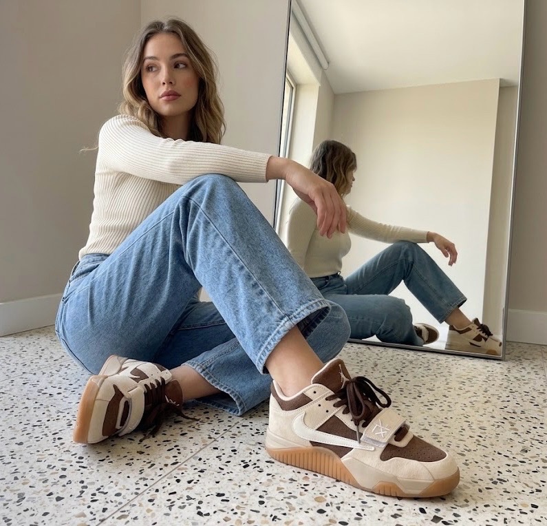 Sneakers en Daim Bicolores Marron/Beige style Jordan Travis Scott 